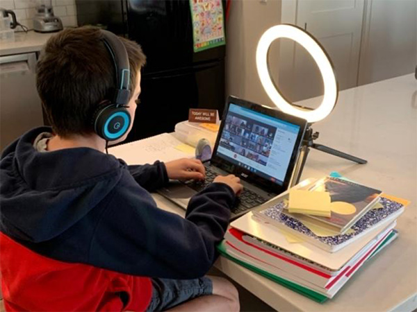 Student learning remotely from home.